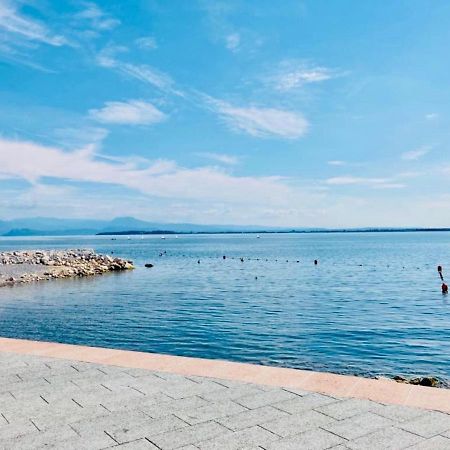 Palm Beach - Your Private And Complete Apartment In Дезенцано-дель-Гарда Экстерьер фото