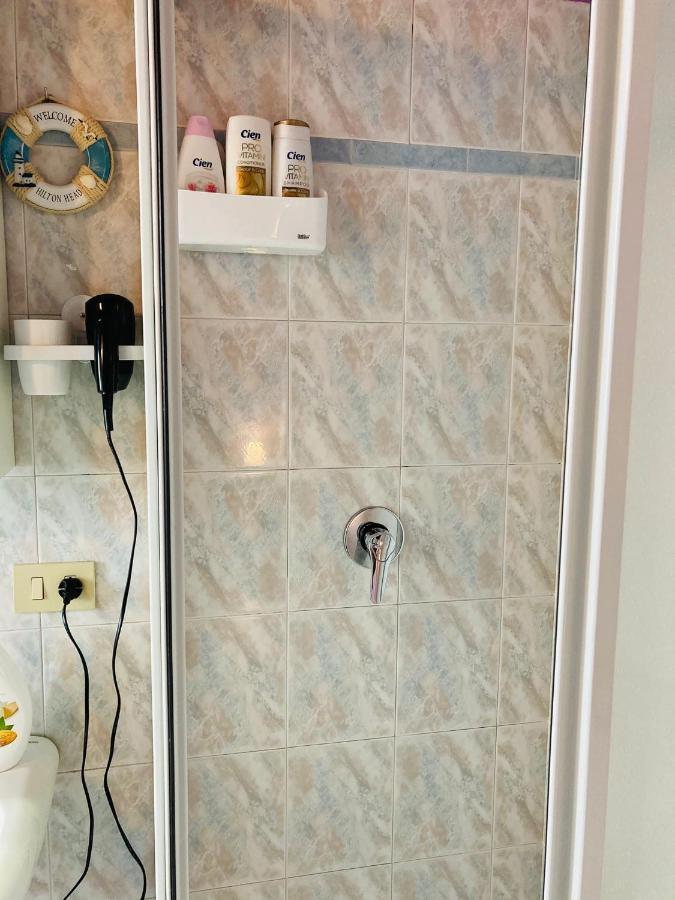 Palm Beach - Your Private And Complete Apartment In Дезенцано-дель-Гарда Экстерьер фото