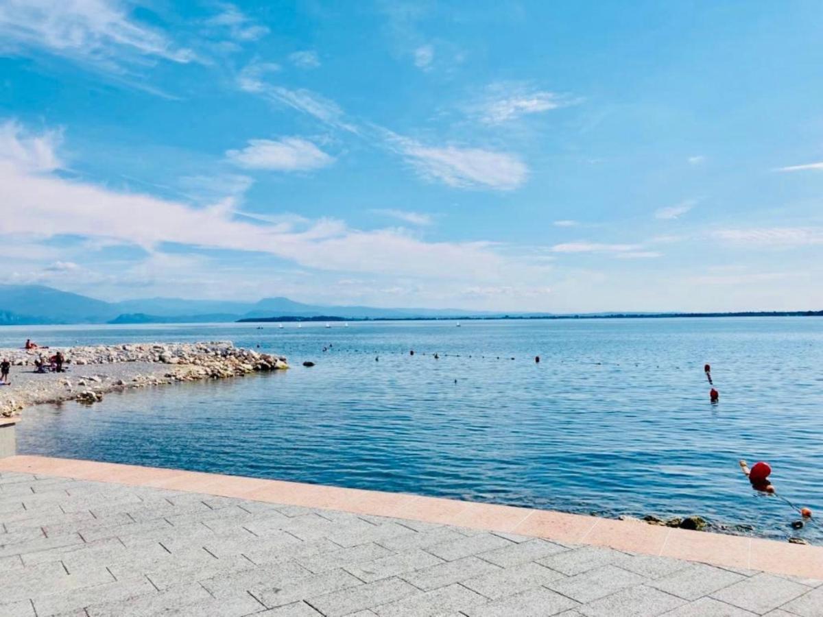 Palm Beach - Your Private And Complete Apartment In Дезенцано-дель-Гарда Экстерьер фото